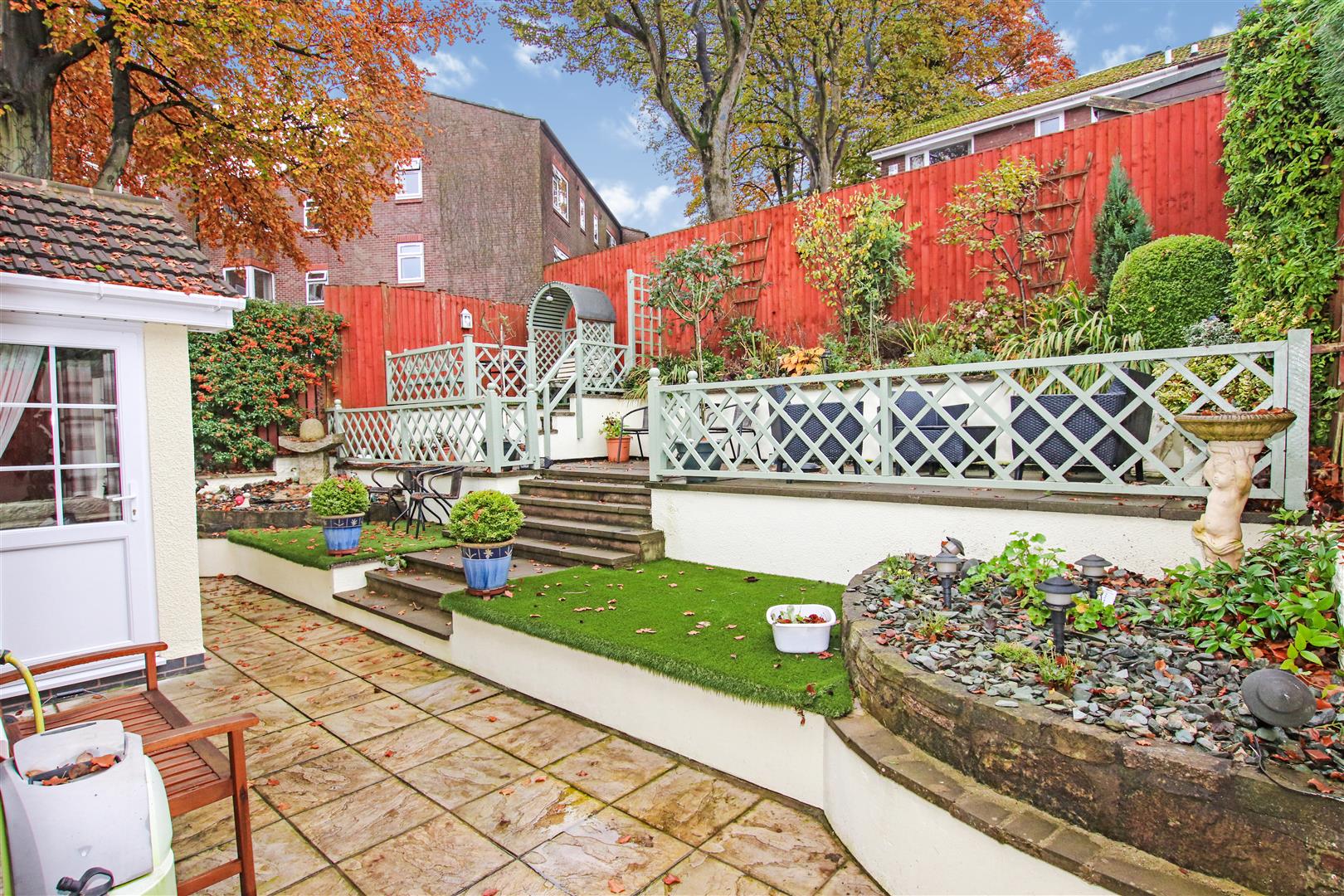 ENCLOSED REAR GARDEN